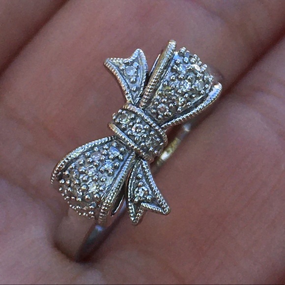 10k Solid White Gold Diamond Bow Ring - Picture 11 of 16